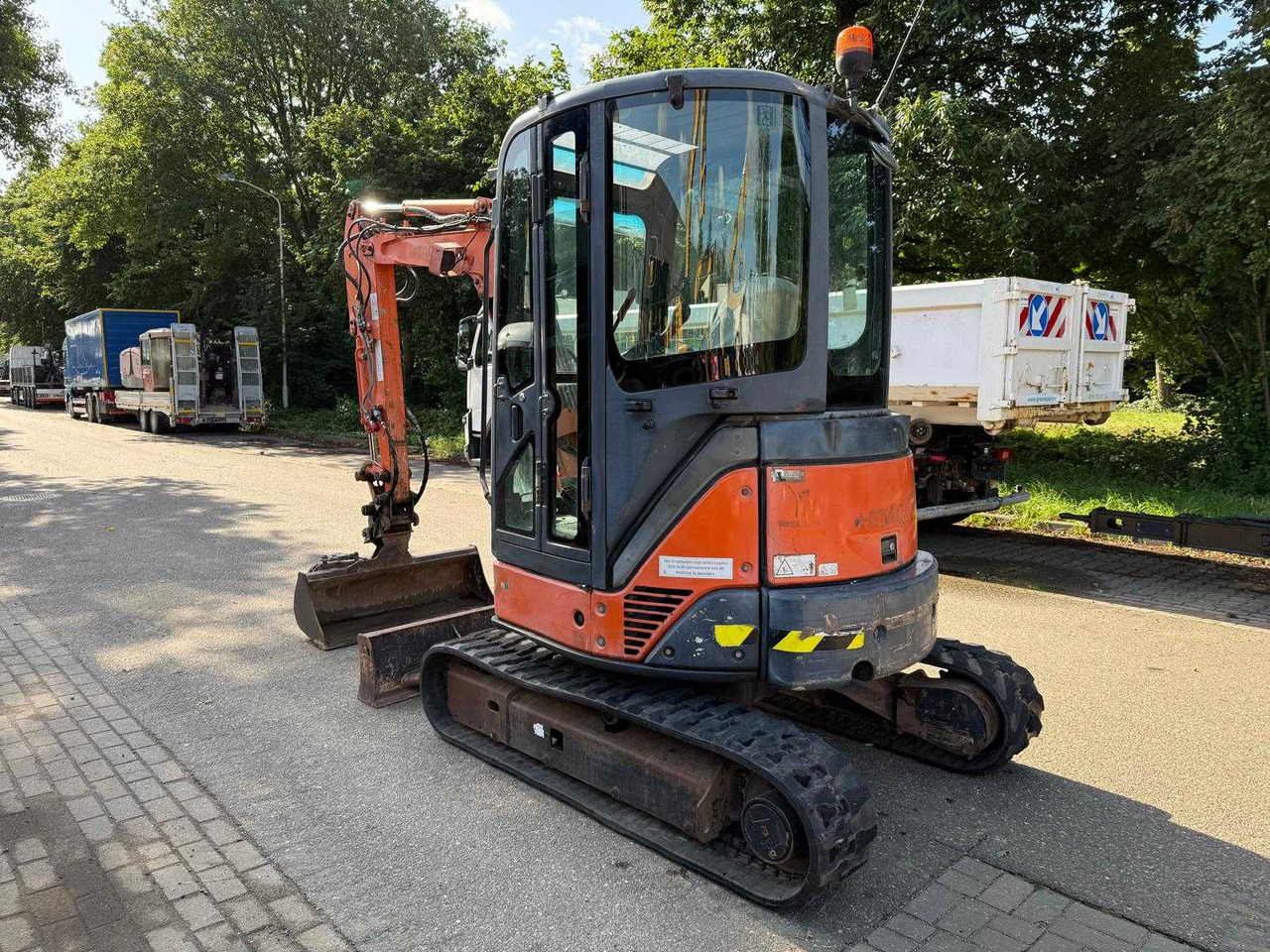 Hitachi ZX30U-2 CLR - Mini excavator: picture 3 Hitachi ZX30U-2 CLR - Mini excavator: picture 3