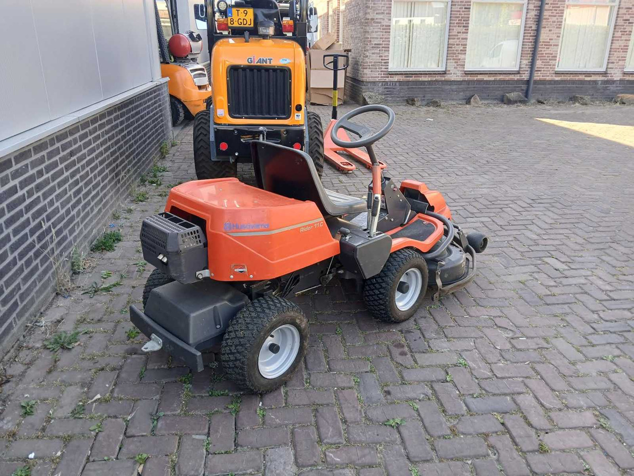 Husqvarna Rider 11C - Garden mower: picture 4 Husqvarna Rider 11C - Garden mower: picture 4