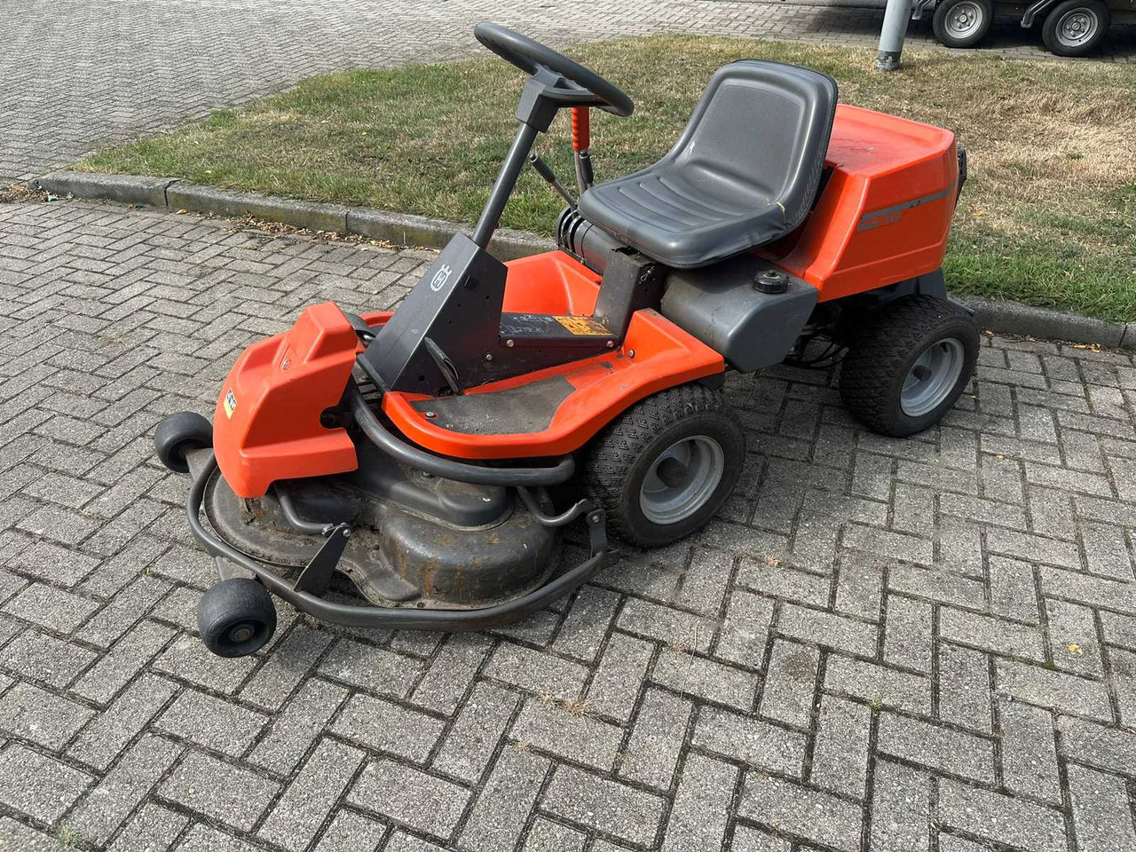 Husqvarna Rider 11c - Garden mower: picture 2 Husqvarna Rider 11c - Garden mower: picture 2