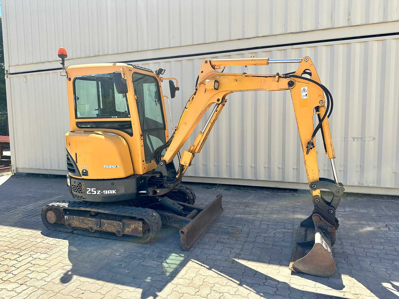 Hyundai Robex25Z-9AK - Mini excavator: picture 1 Hyundai Robex25Z-9AK - Mini excavator: picture 1