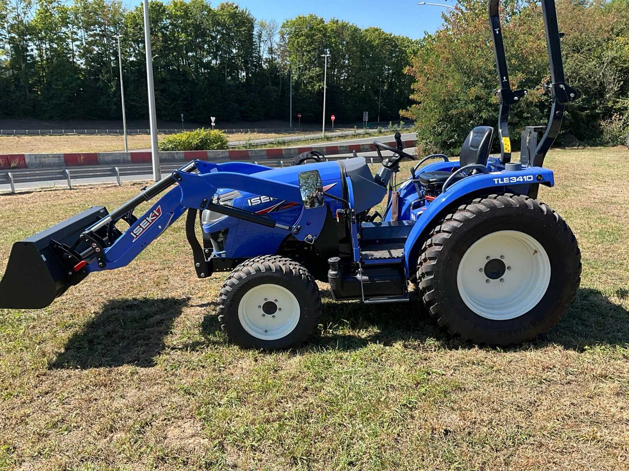 Iseki TLE3410 - Compact tractor: picture 2 Iseki TLE3410 - Compact tractor: picture 2
