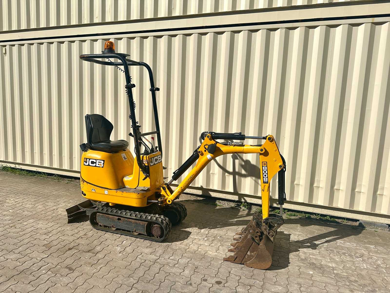 JCB 8008 CTS - 3 x Löffel - Mini excavator: picture 2 JCB 8008 CTS - 3 x Löffel - Mini excavator: picture 2