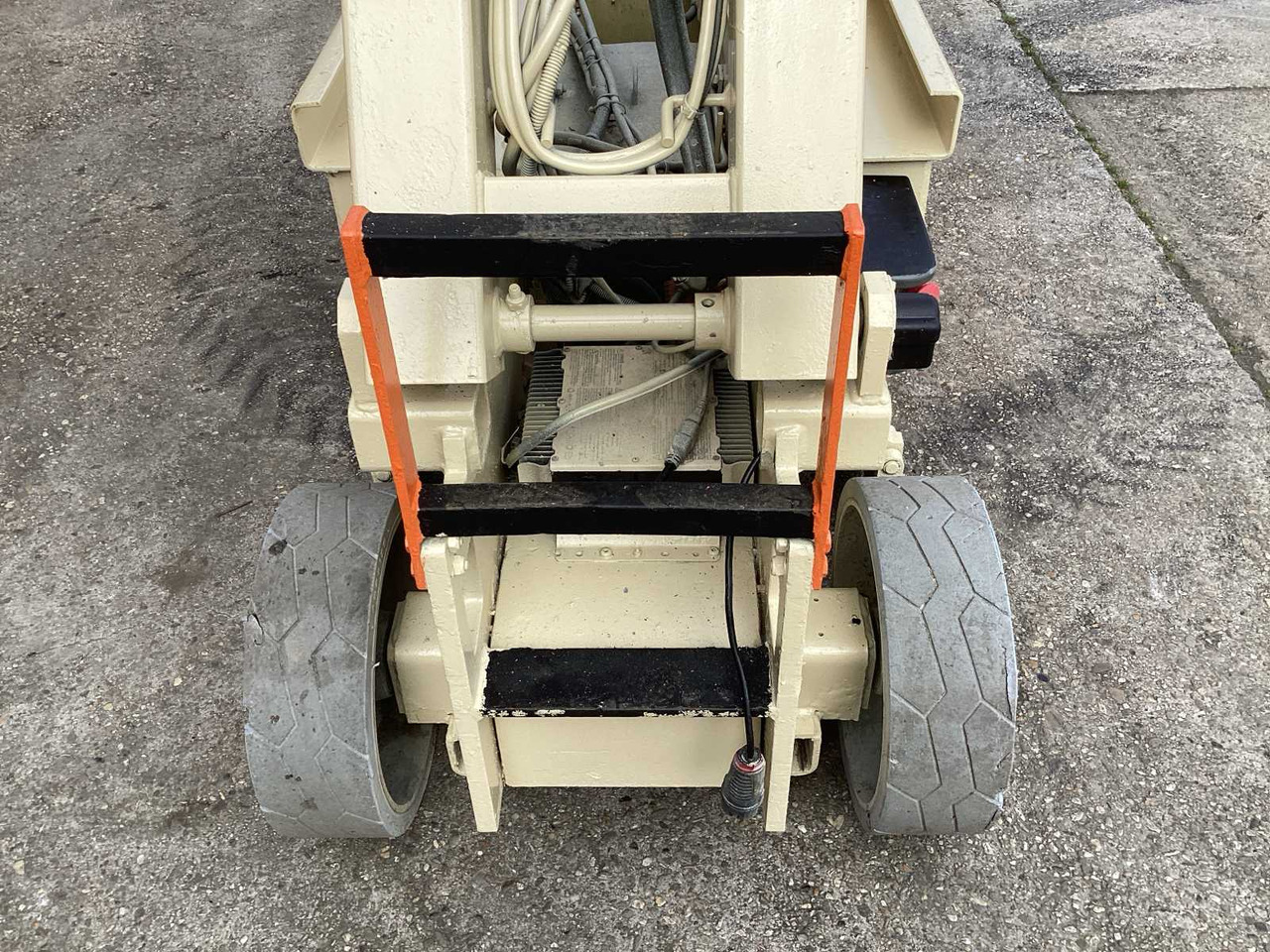 Aerial platform JLG 2030ES: picture 9