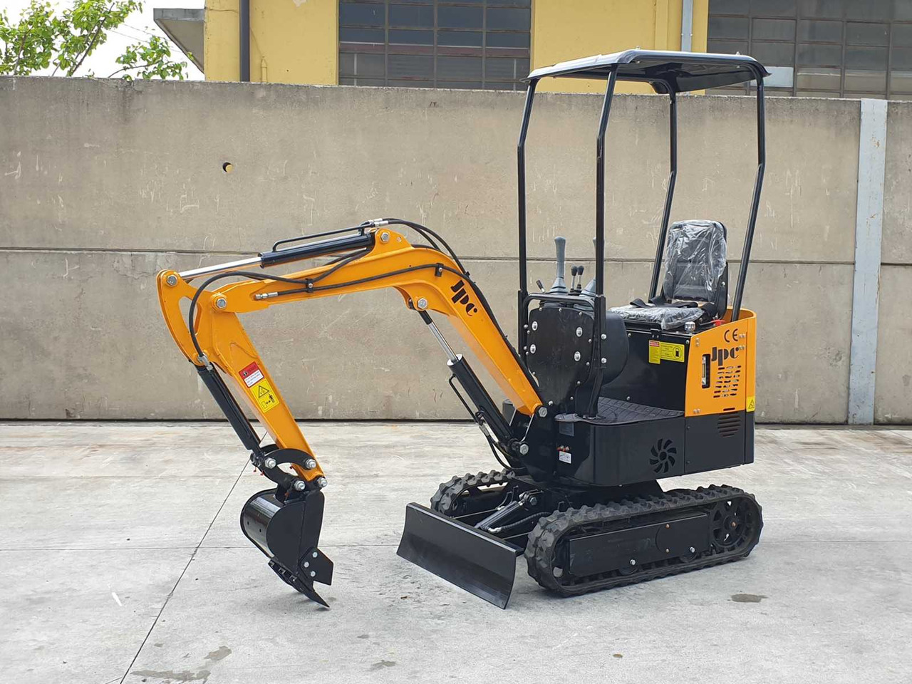 JPC - Mini excavator: picture 1 JPC - Mini excavator: picture 1