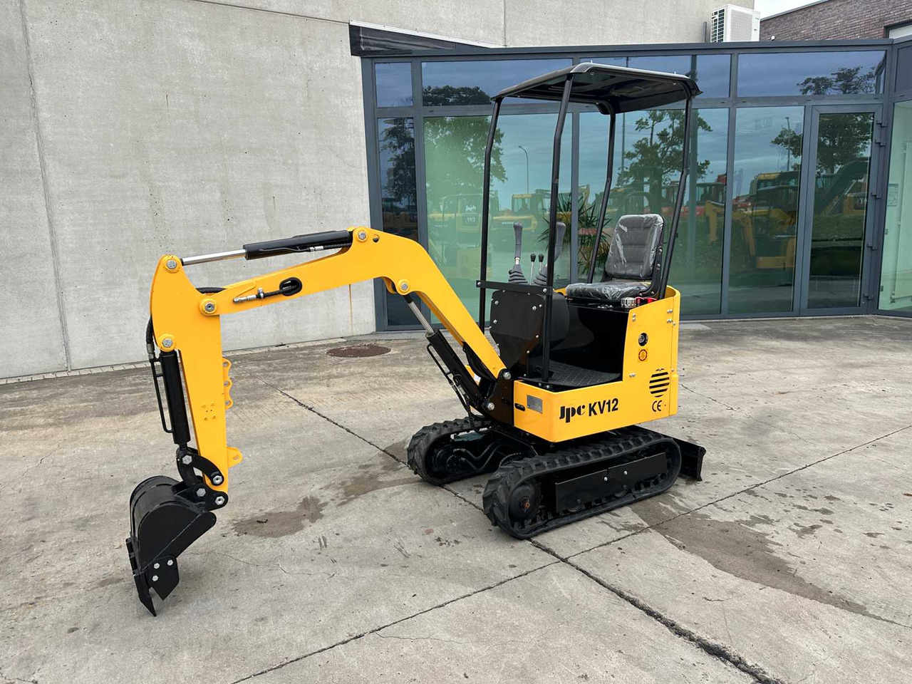 JPC KV12 - Mini excavator: picture 2 JPC KV12 - Mini excavator: picture 2