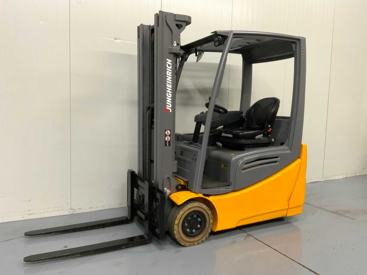 JUNGHEINRICH EFG216K - 4.6M PLYWOOD, FREE-LIFT, SIDE-SHIFT - FORKLIFT - Forklift: picture 1 JUNGHEINRICH EFG216K - 4.6M PLYWOOD, FREE-LIFT, SIDE-SHIFT - FORKLIFT - Forklift: picture 1