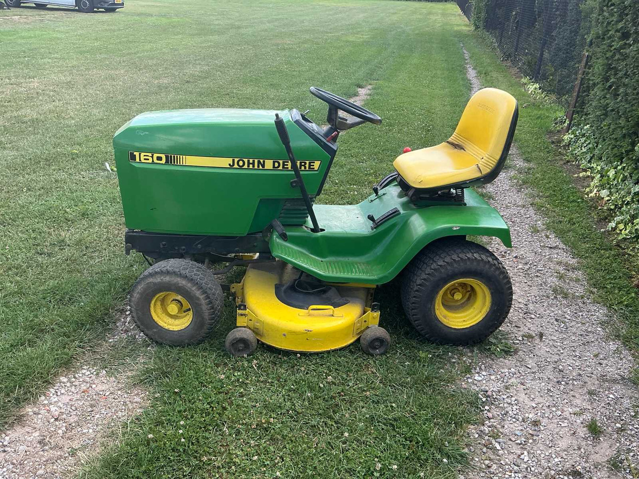 John Deere 160 - Garden mower: picture 2 John Deere 160 - Garden mower: picture 2