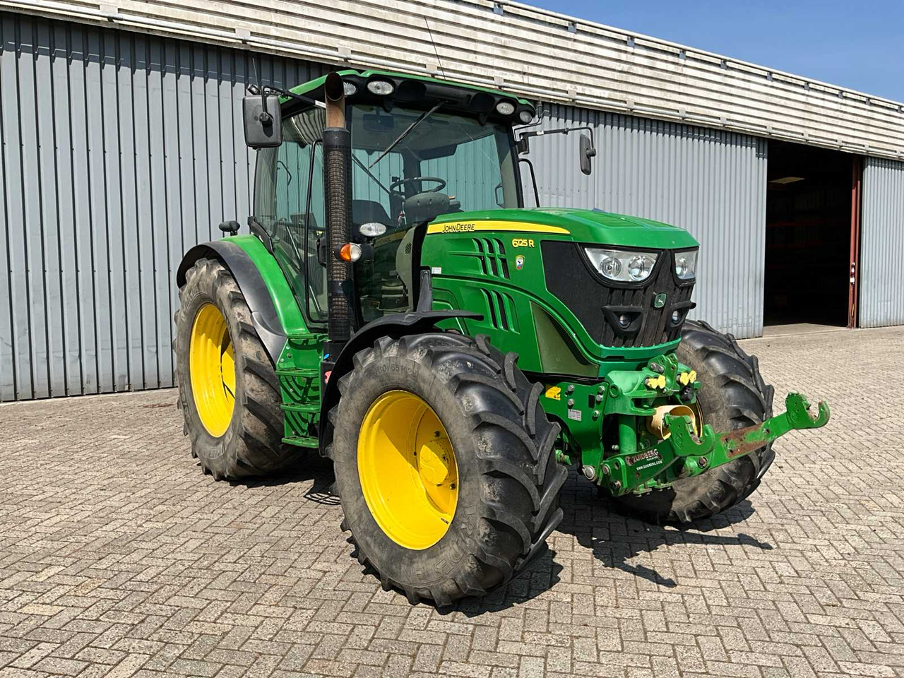 John Deere 6125R - Farm tractor: picture 2 John Deere 6125R - Farm tractor: picture 2