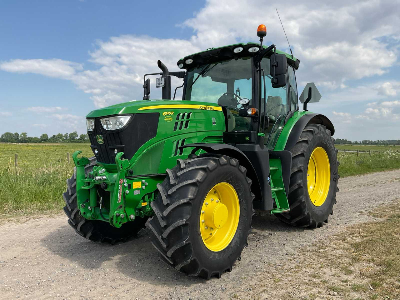 John Deere 6145R - Farm tractor: picture 1 John Deere 6145R - Farm tractor: picture 1