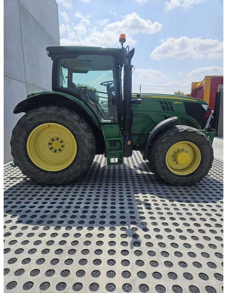 John Deere 6150R - Farm tractor: picture 2 John Deere 6150R - Farm tractor: picture 2