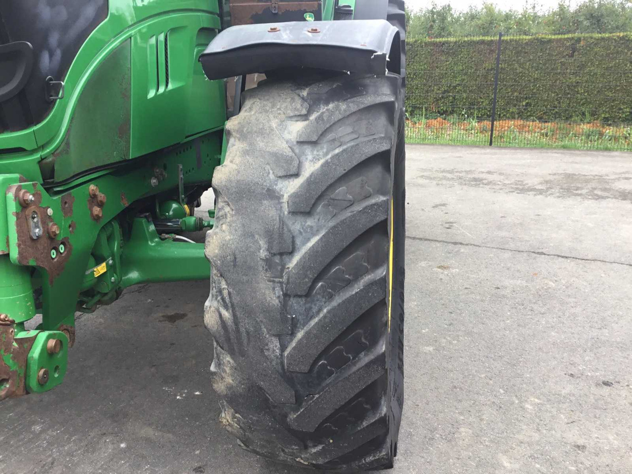 John Deere 6210R - Farm tractor: picture 4 John Deere 6210R - Farm tractor: picture 4