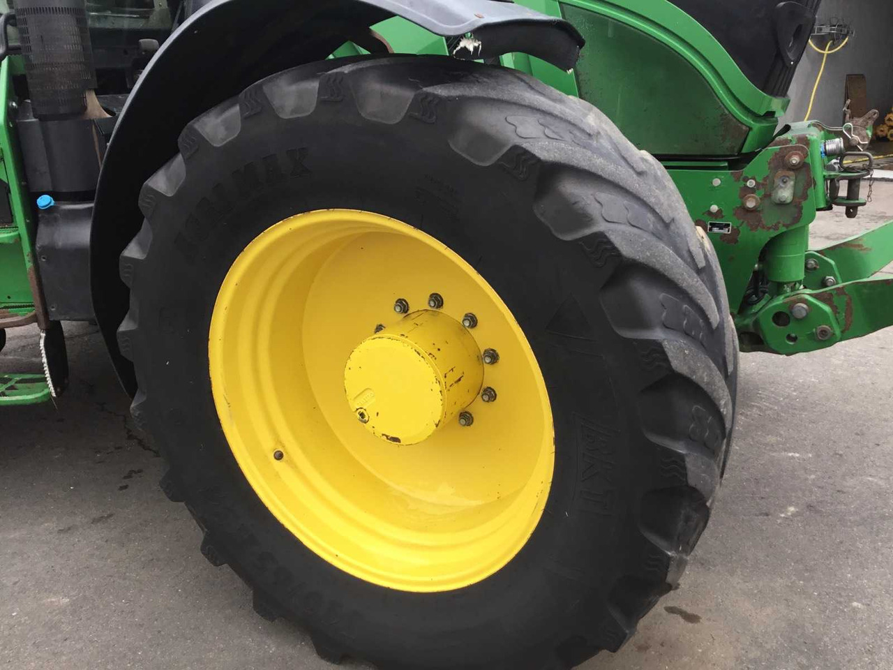 John Deere 6210R - Farm tractor: picture 5 John Deere 6210R - Farm tractor: picture 5