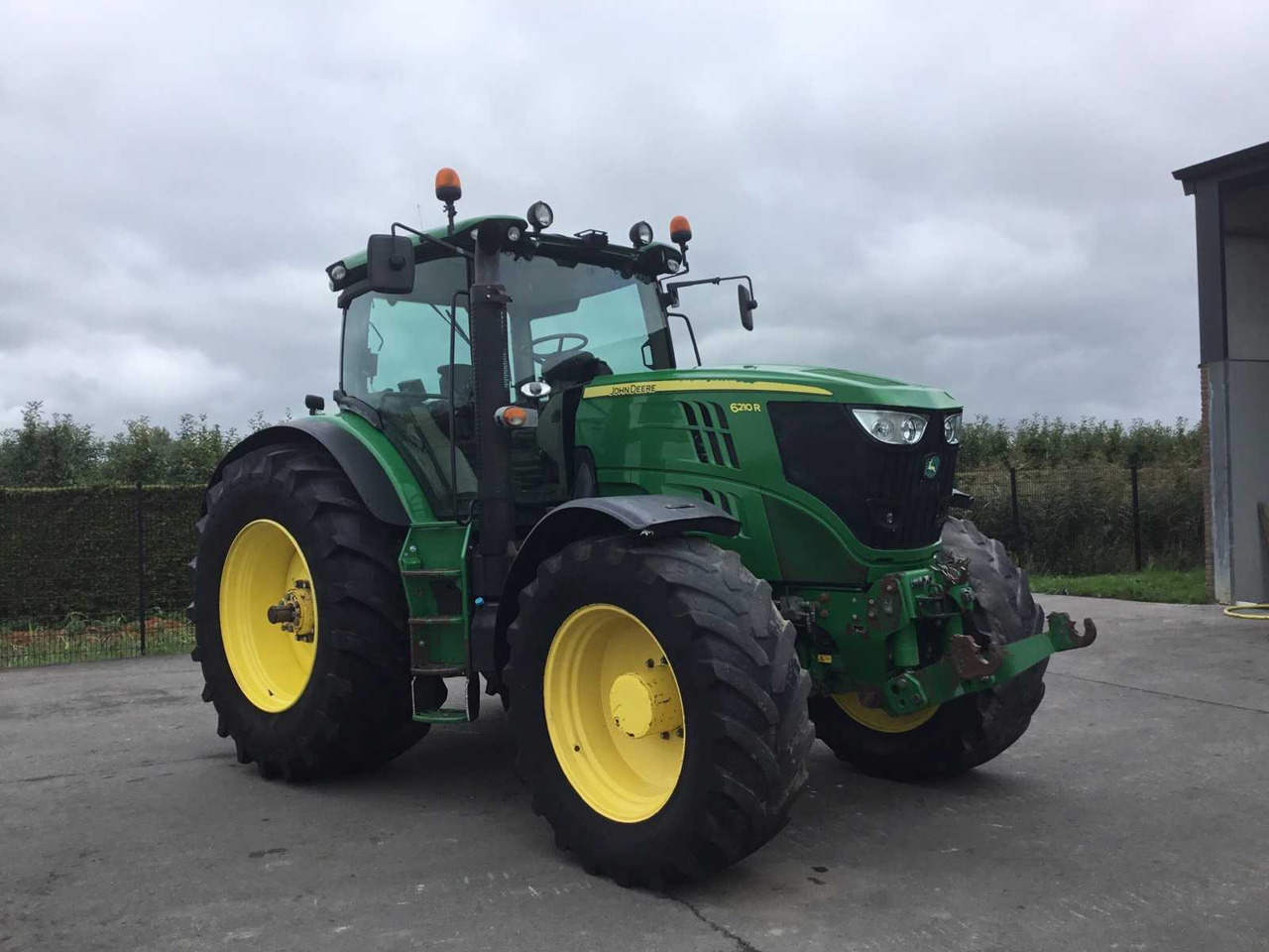 John Deere 6210R - Farm tractor: picture 1 John Deere 6210R - Farm tractor: picture 1