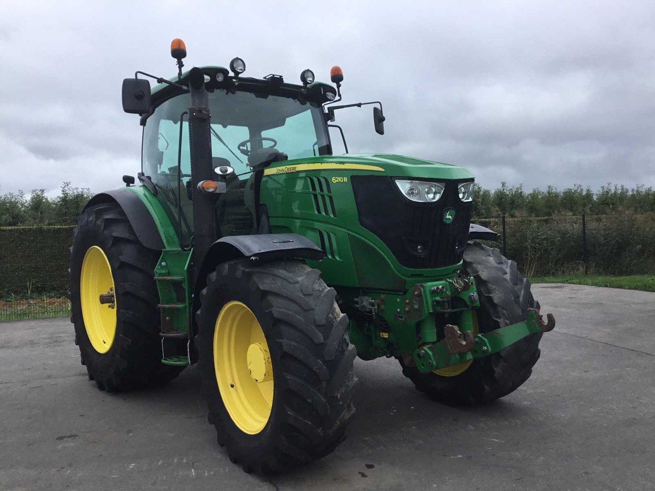 John Deere 6210R - Farm tractor: picture 2 John Deere 6210R - Farm tractor: picture 2