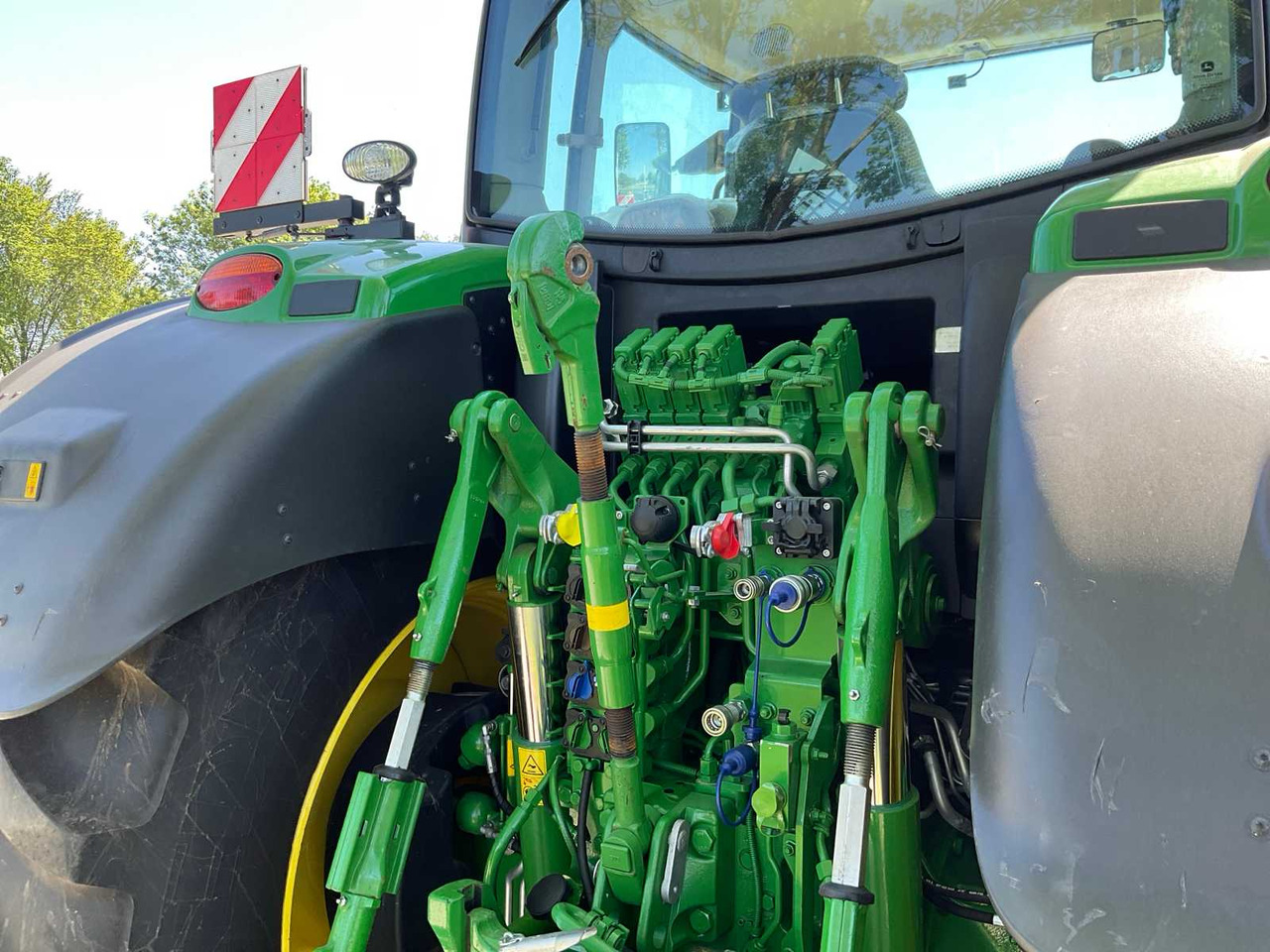 Farm tractor John Deere 6R 215: picture 12