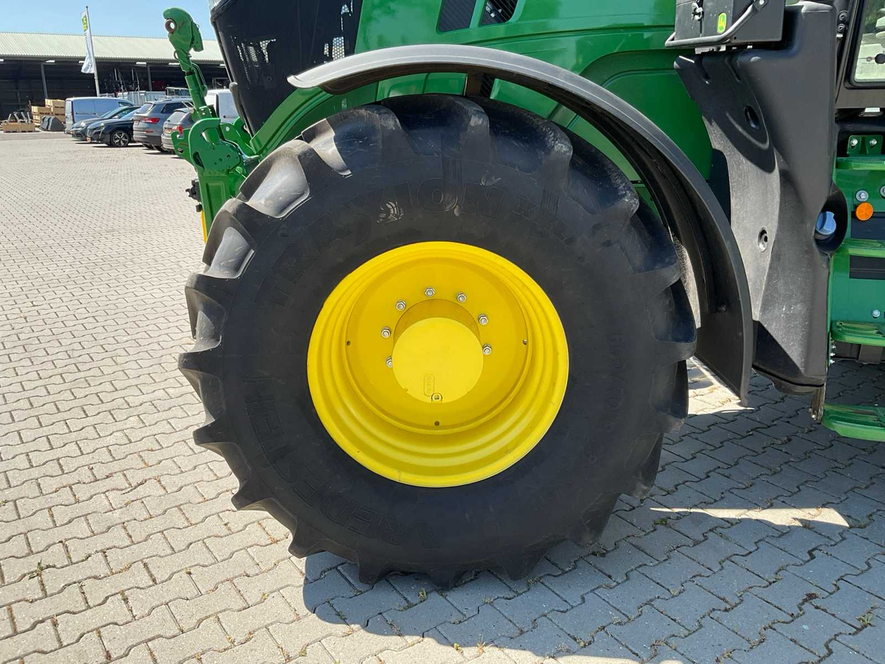 Farm tractor John Deere 6R 215: picture 10