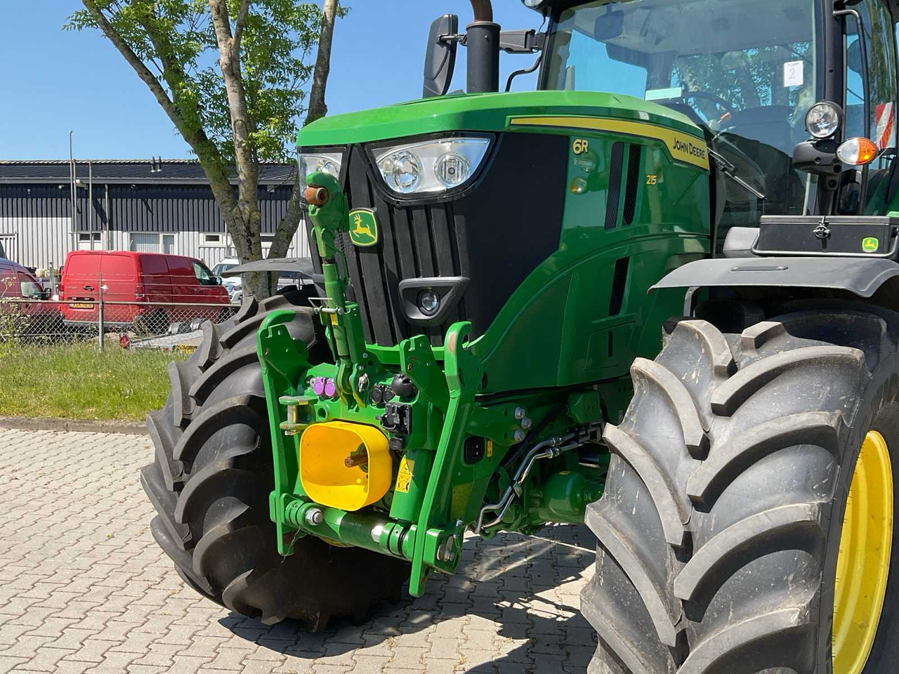 Farm tractor John Deere 6R 215: picture 9