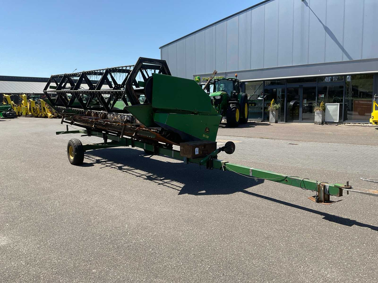 John Deere 818 - Combine harvester: picture 2 John Deere 818 - Combine harvester: picture 2