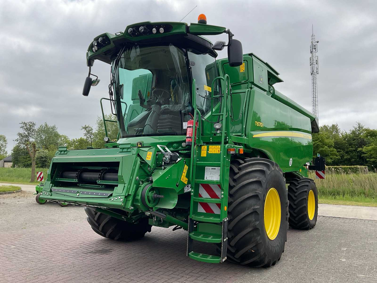 John Deere T670i - Combine harvester: picture 1 John Deere T670i - Combine harvester: picture 1