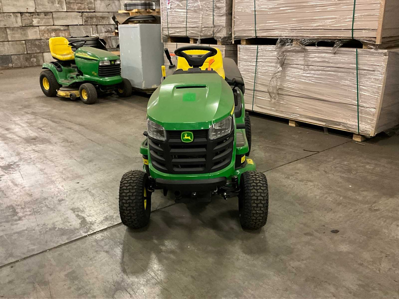John Deere X117R - Garden mower: picture 3 John Deere X117R - Garden mower: picture 3