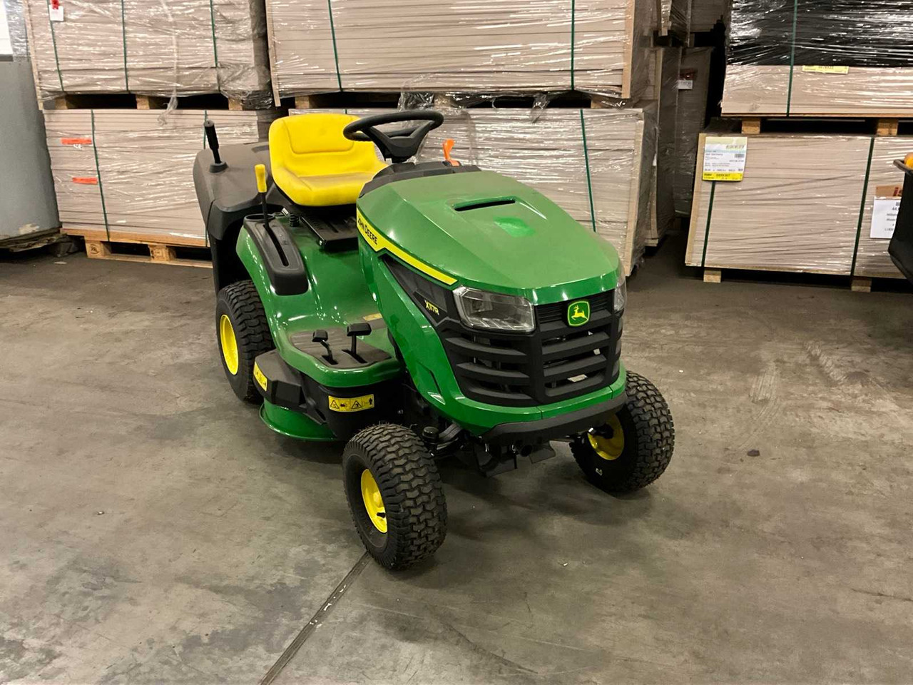 John Deere X117R - Garden mower: picture 4 John Deere X117R - Garden mower: picture 4