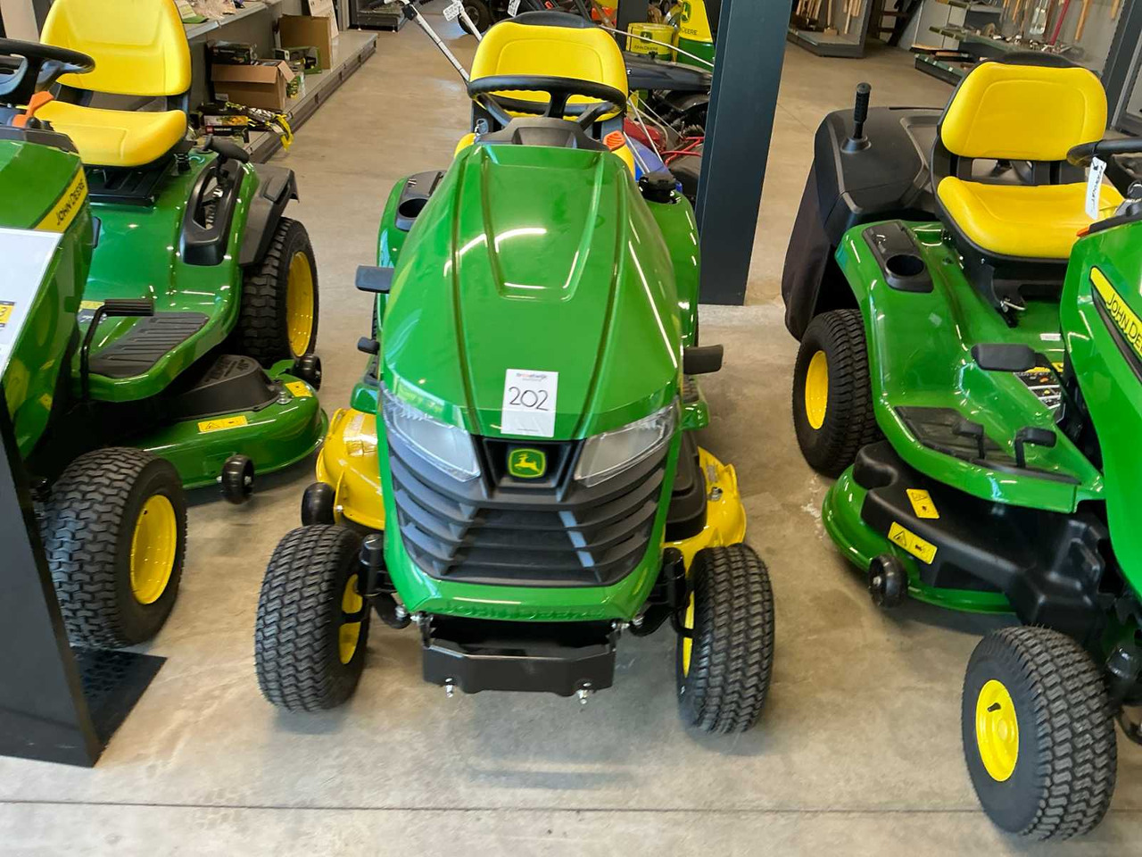 John Deere X350 - Garden mower: picture 2 John Deere X350 - Garden mower: picture 2