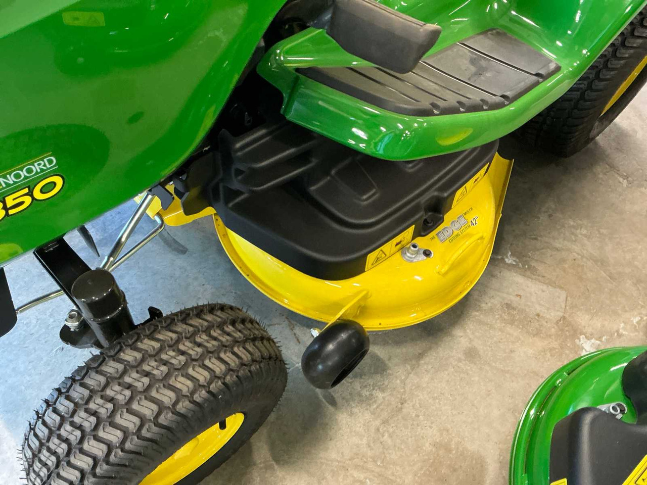 John Deere X350 - Garden mower: picture 4 John Deere X350 - Garden mower: picture 4