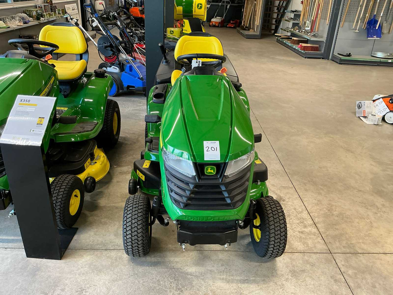John Deere X350R - Garden mower: picture 2 John Deere X350R - Garden mower: picture 2