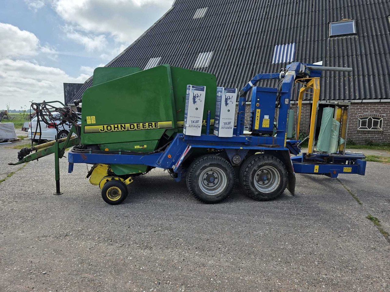 John deere 575 - Round baler: picture 2 John deere 575 - Round baler: picture 2