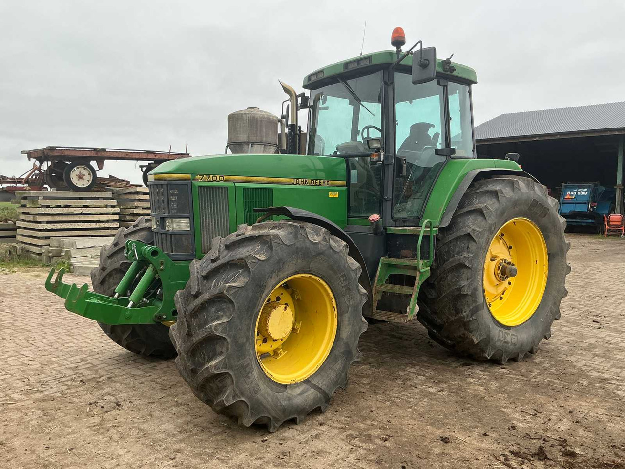 John deere 7700 - Farm tractor: picture 1 John deere 7700 - Farm tractor: picture 1
