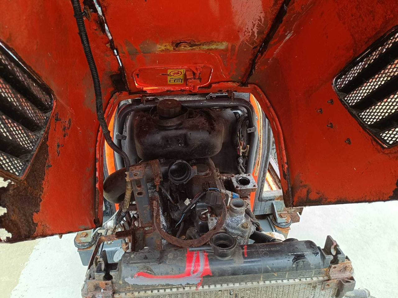 KUBOTA 4-WHEEL DRIVE TRACTOR - Farm tractor: picture 3 KUBOTA 4-WHEEL DRIVE TRACTOR - Farm tractor: picture 3