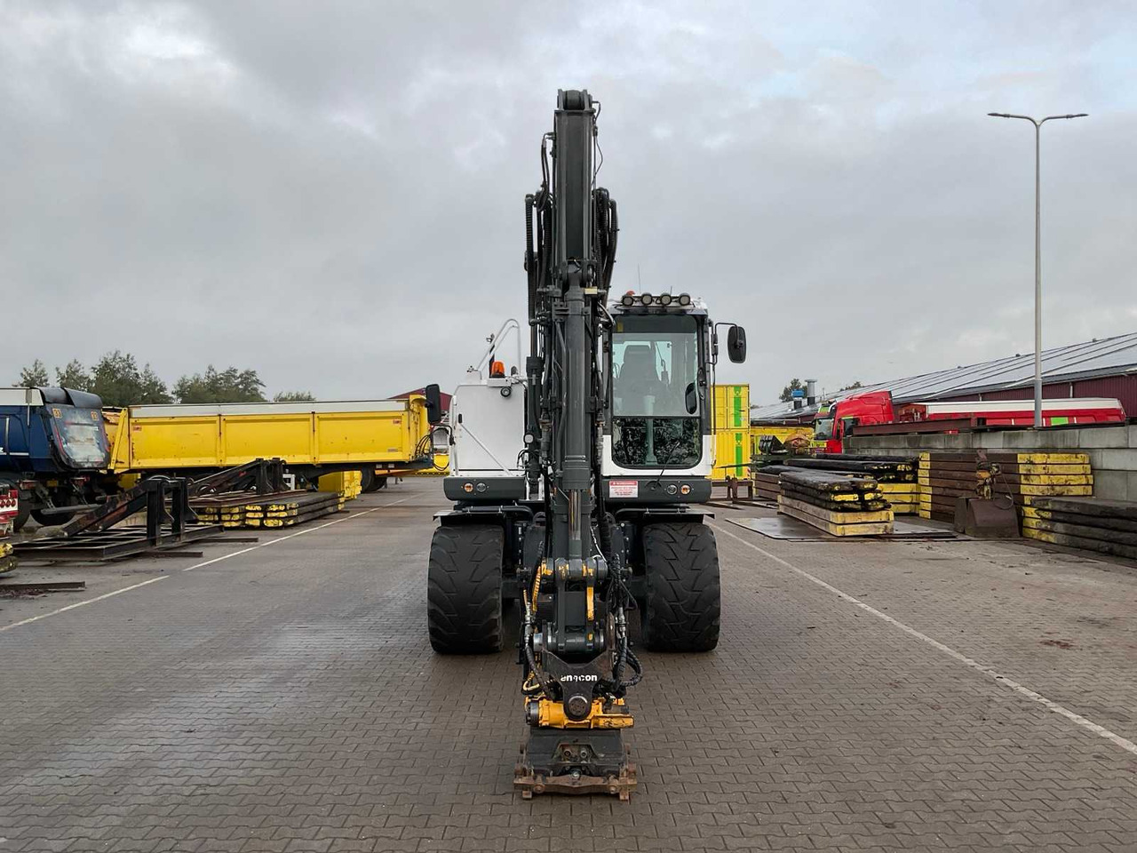 Komatsu PW148-10 - Wheel excavator: picture 3 Komatsu PW148-10 - Wheel excavator: picture 3