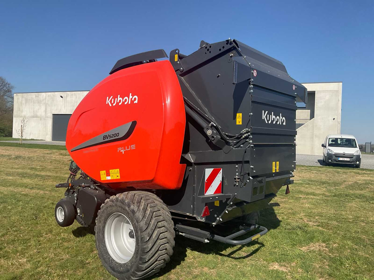 Kubota BV5200 - Round baler: picture 3 Kubota BV5200 - Round baler: picture 3