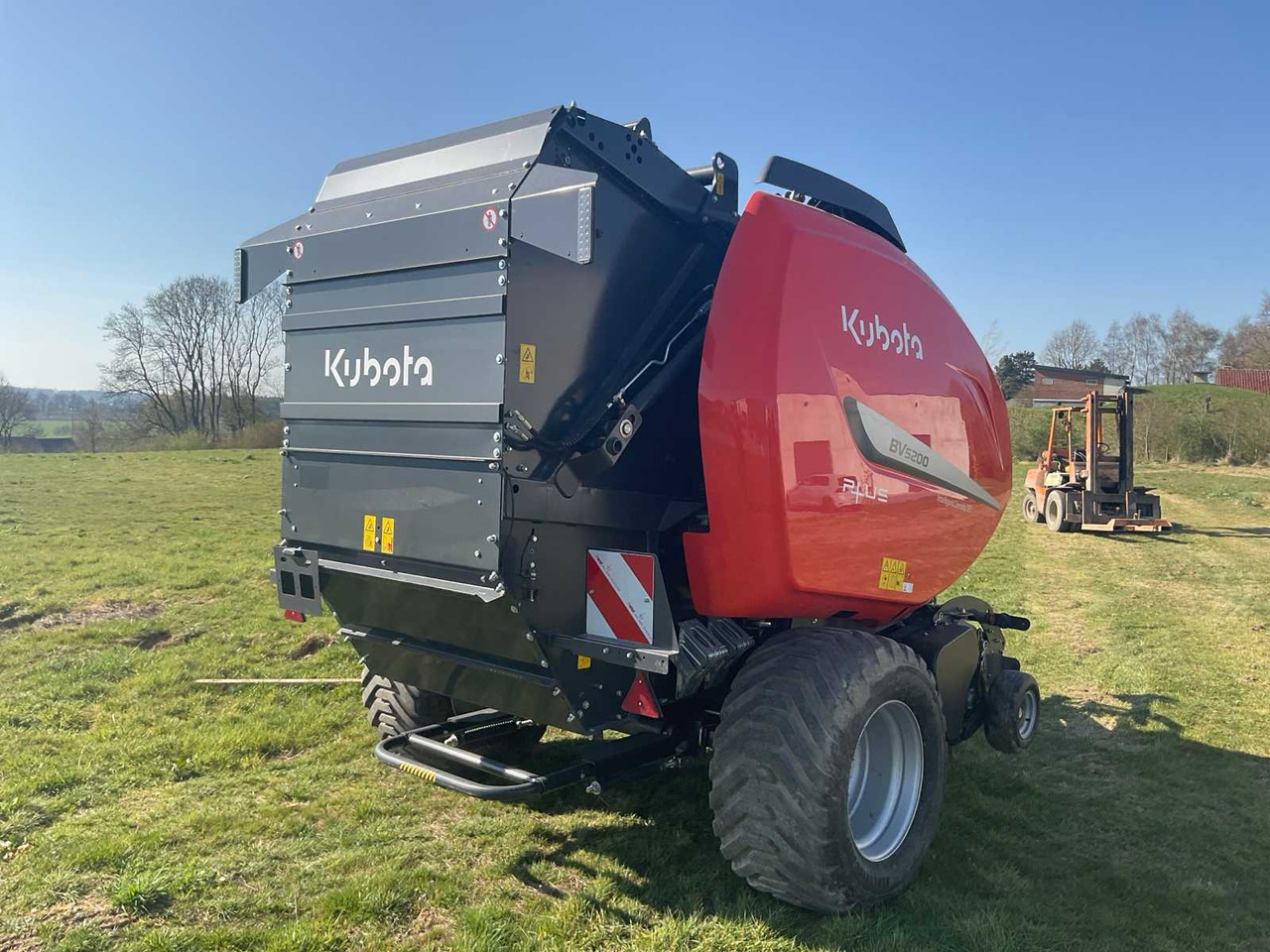 Kubota BV5200 - Round baler: picture 5 Kubota BV5200 - Round baler: picture 5