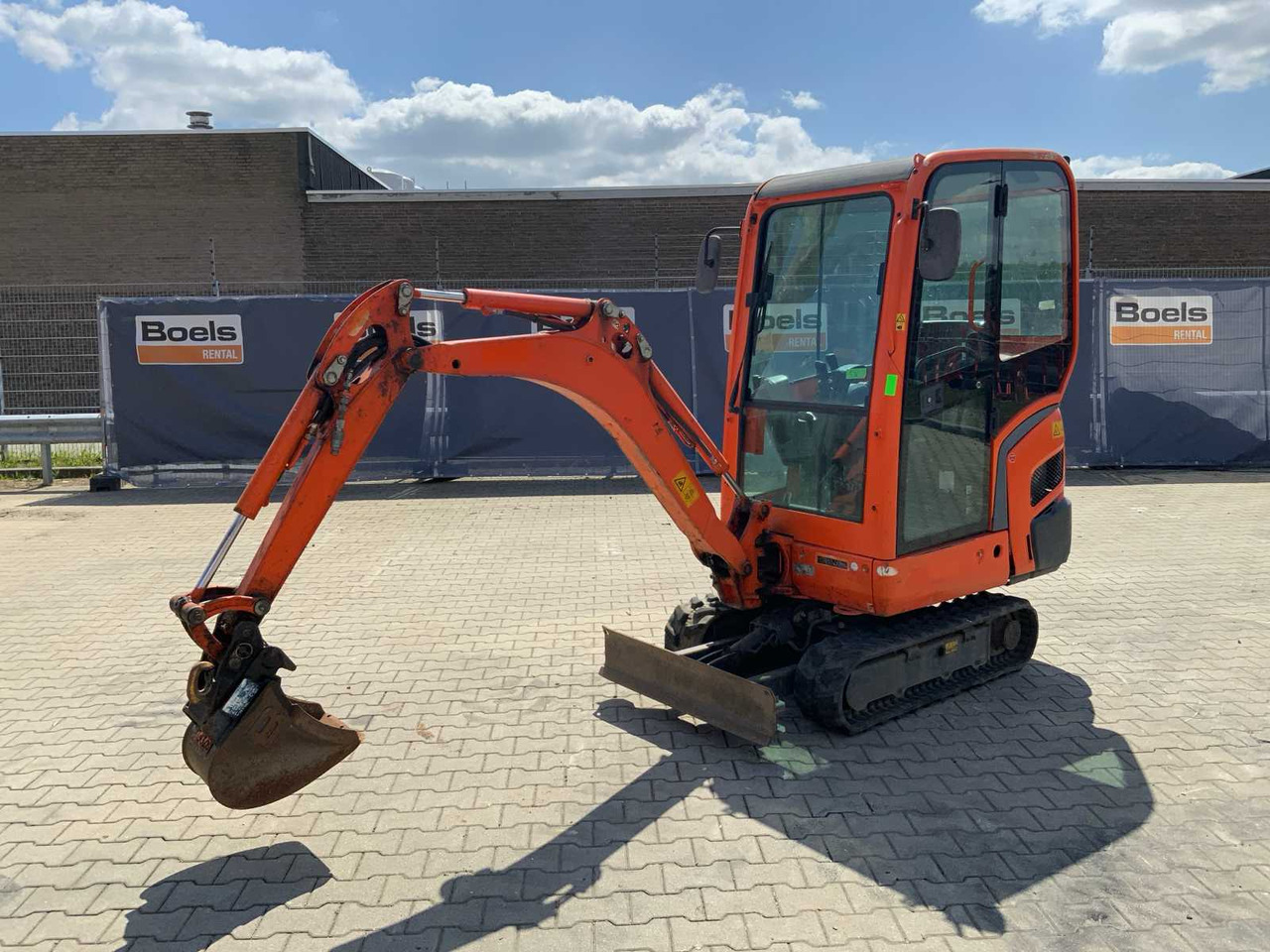 Kubota KX016-4G - Mini excavator: picture 1 Kubota KX016-4G - Mini excavator: picture 1