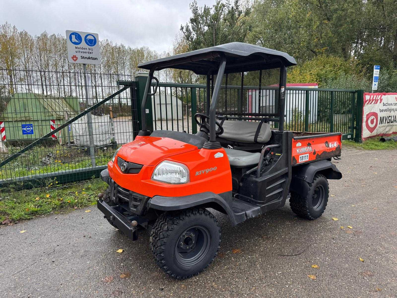 Kubota RTV900 4X4 - Farm trailer: picture 1 Kubota RTV900 4X4 - Farm trailer: picture 1