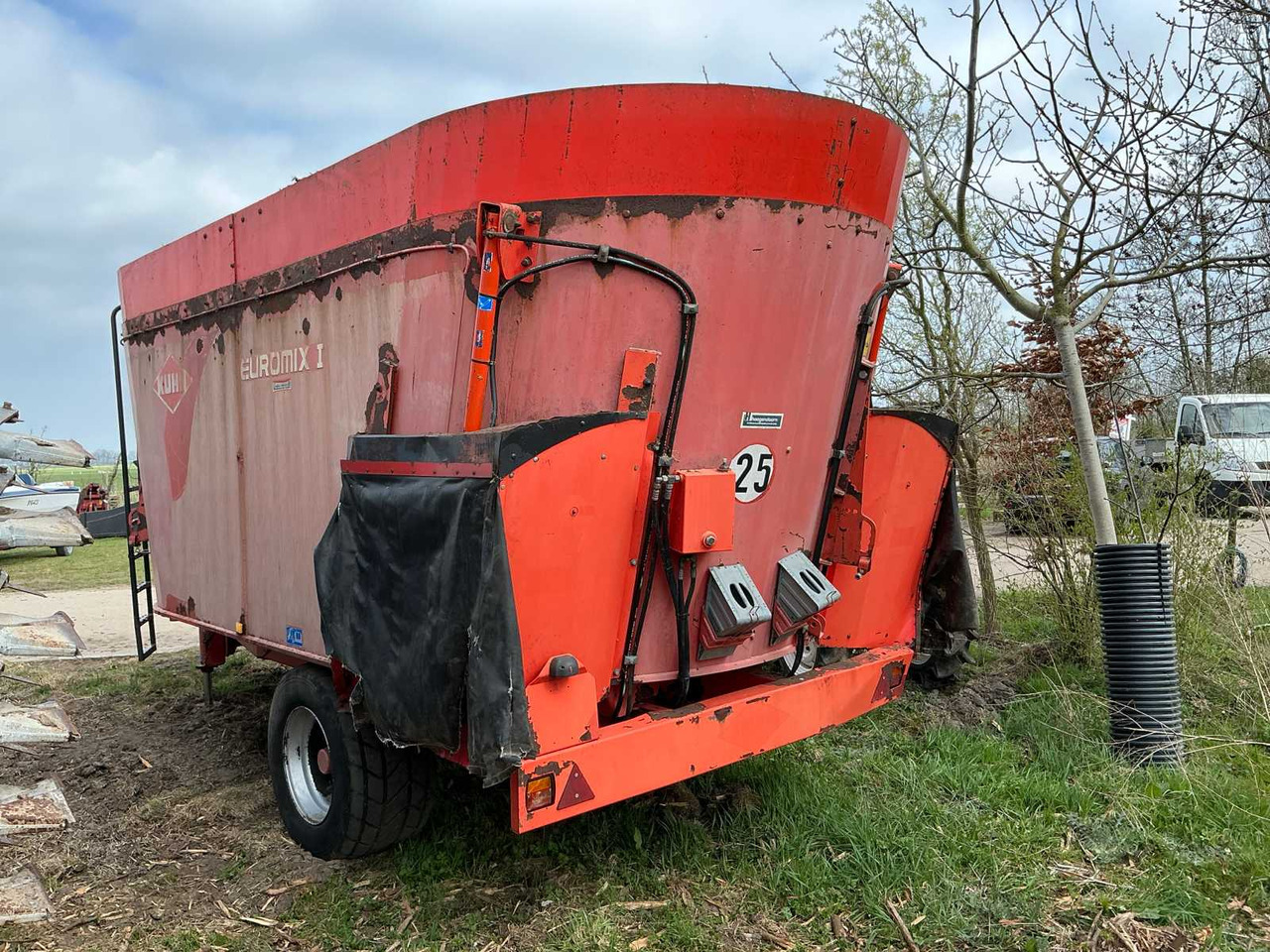 Kuhn EUV270 - Forage mixer wagon: picture 4 Kuhn EUV270 - Forage mixer wagon: picture 4