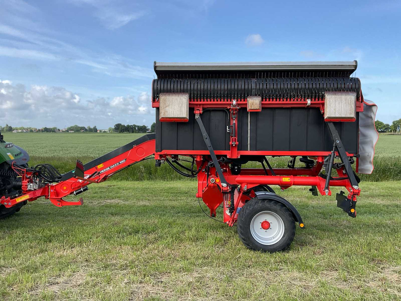 Kuhn Merge Maxx 950 - Hay and forage equipment: picture 3 Kuhn Merge Maxx 950 - Hay and forage equipment: picture 3