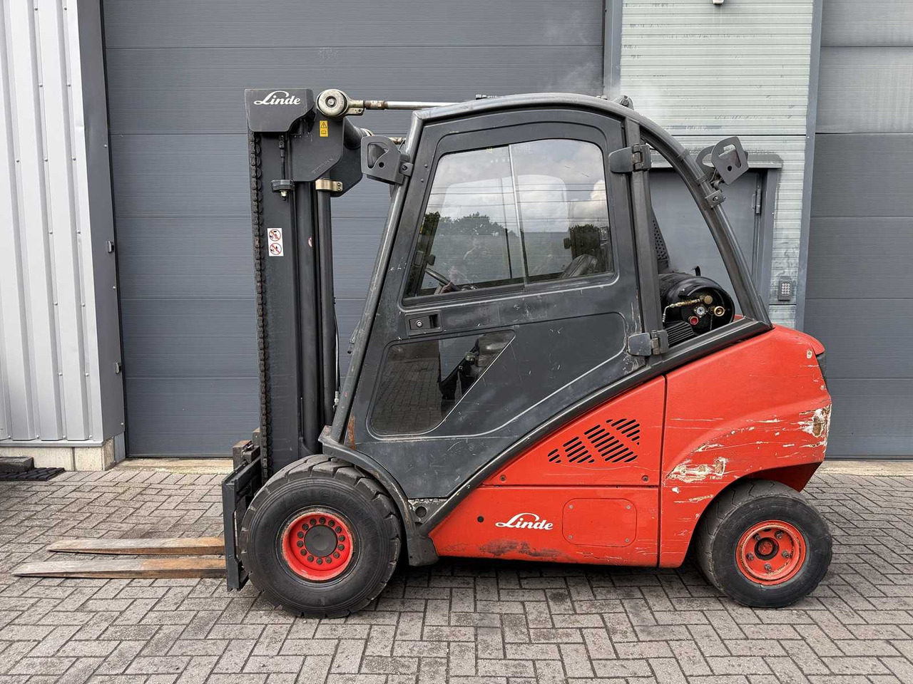 LINDE - 2007 - H30T - FORKLIFT TRUCK - Forklift: picture 1 LINDE - 2007 - H30T - FORKLIFT TRUCK - Forklift: picture 1