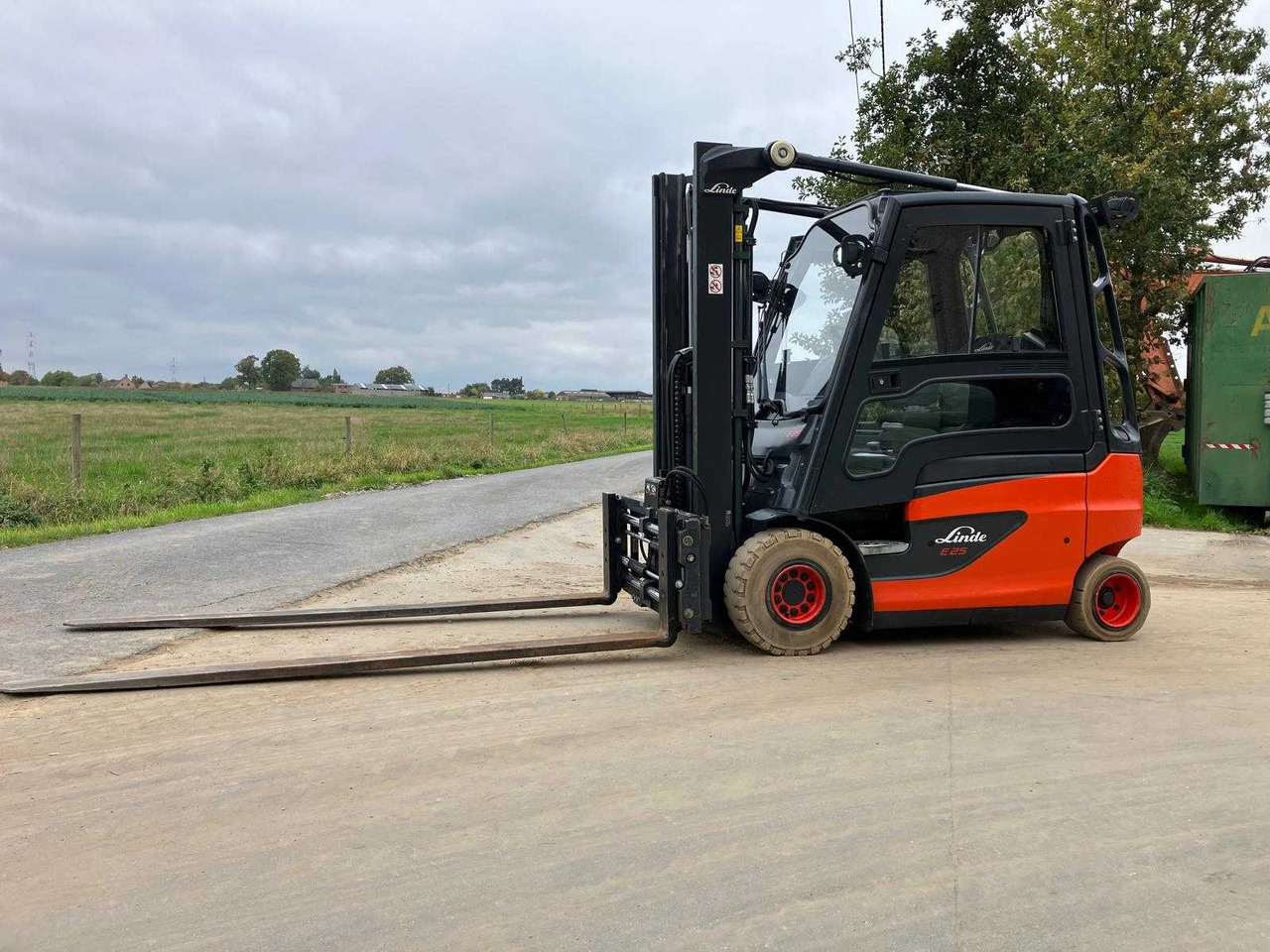 LINDE E25-01 FORKLIFT 2018 - Forklift: picture 1 LINDE E25-01 FORKLIFT 2018 - Forklift: picture 1
