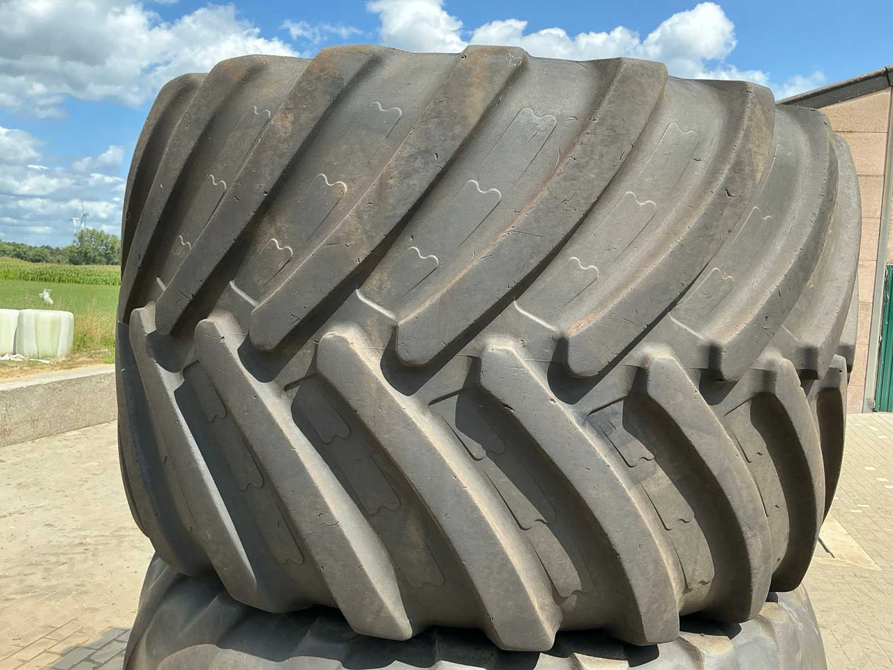 Michelin BKT - Wheels and tires for Farm tractor: picture 4 Michelin BKT - Wheels and tires for Farm tractor: picture 4