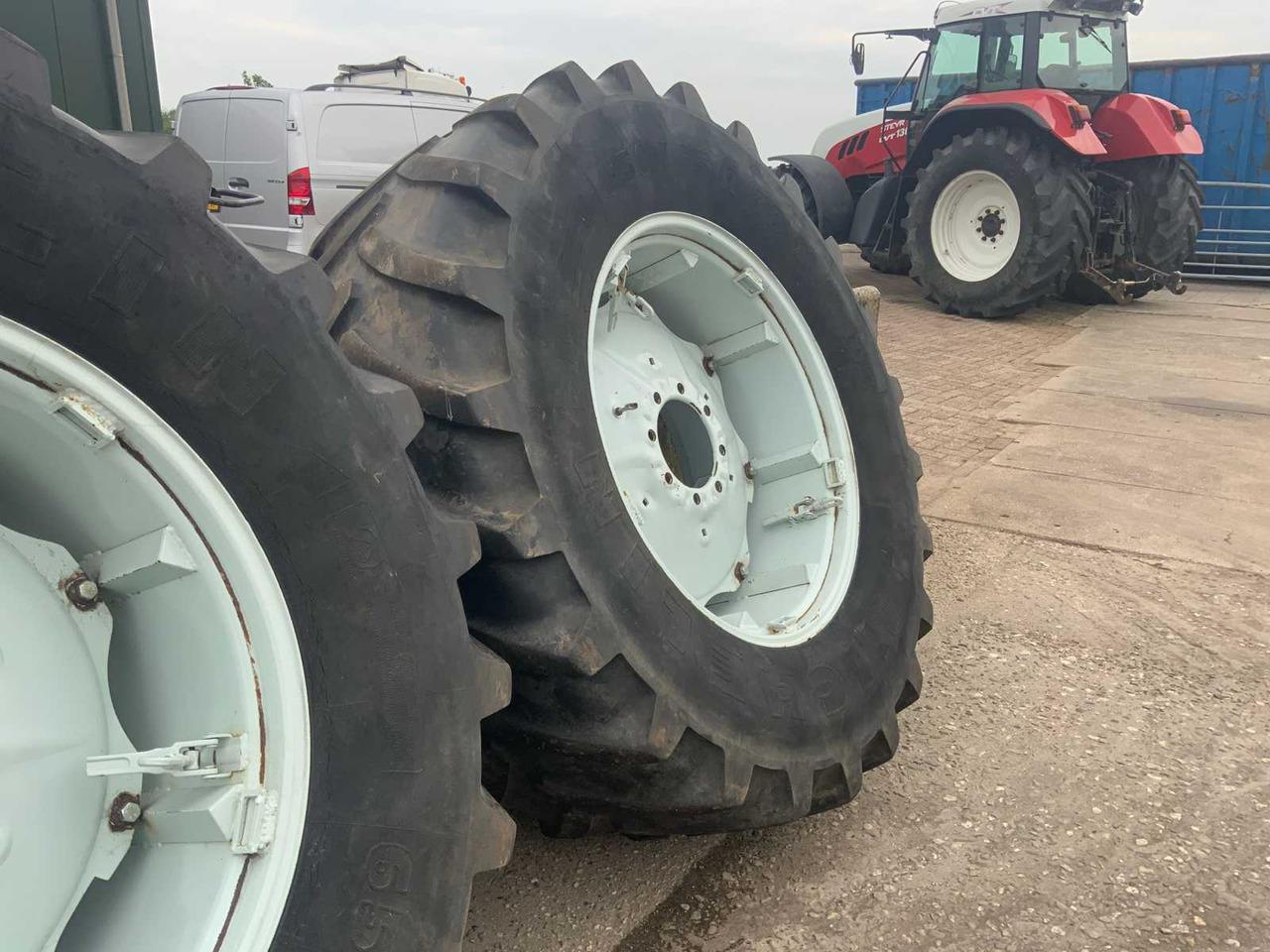 Michelin XM108 - Wheels and tires for Farm tractor: picture 4 Michelin XM108 - Wheels and tires for Farm tractor: picture 4