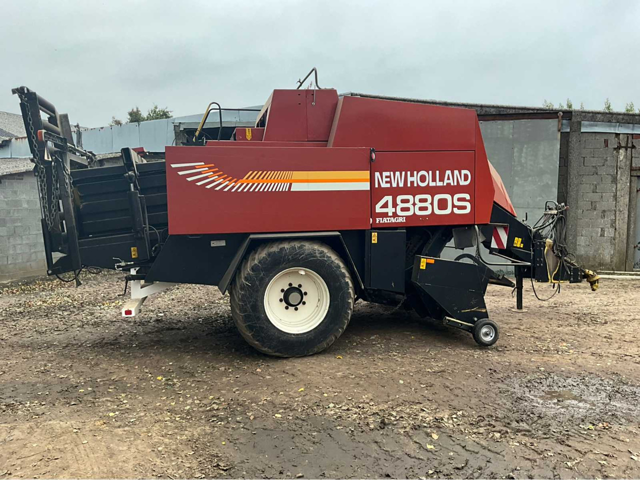 New Holland 4880S - Round baler: picture 5 New Holland 4880S - Round baler: picture 5