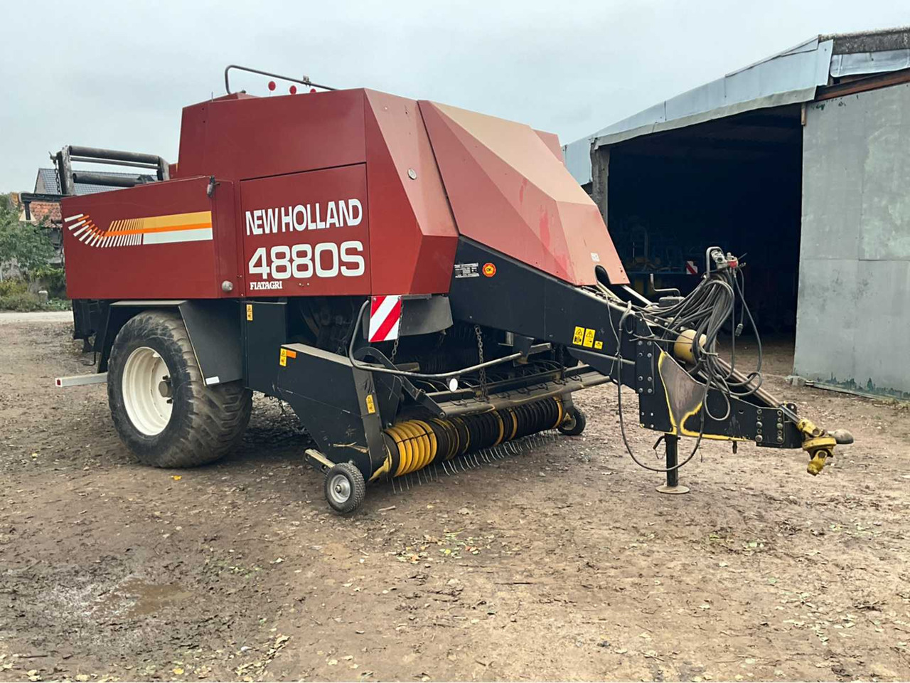 New Holland 4880S - Round baler: picture 3 New Holland 4880S - Round baler: picture 3