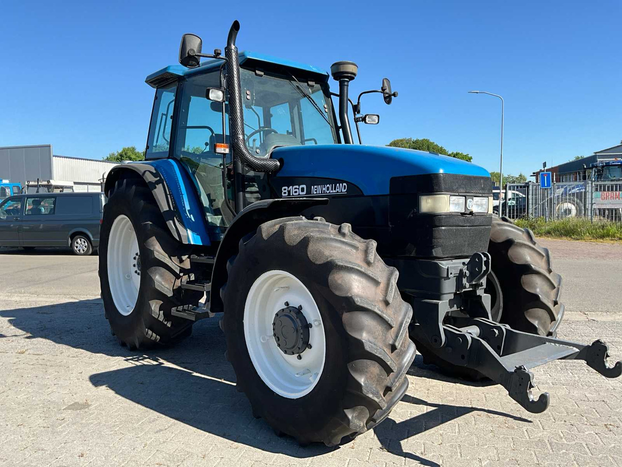 New Holland 8160 - Farm tractor: picture 4 New Holland 8160 - Farm tractor: picture 4