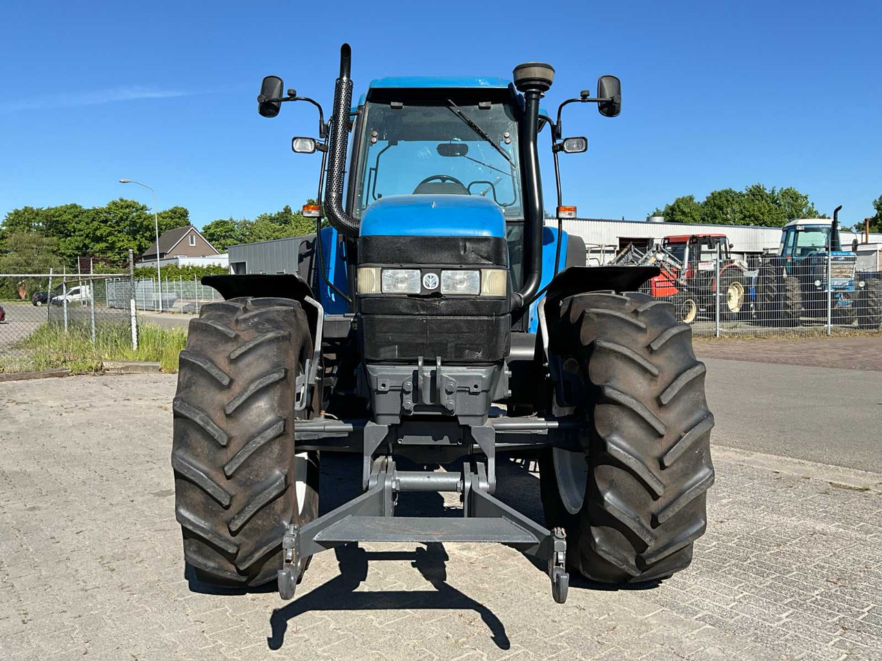 New Holland 8160 - Farm tractor: picture 3 New Holland 8160 - Farm tractor: picture 3