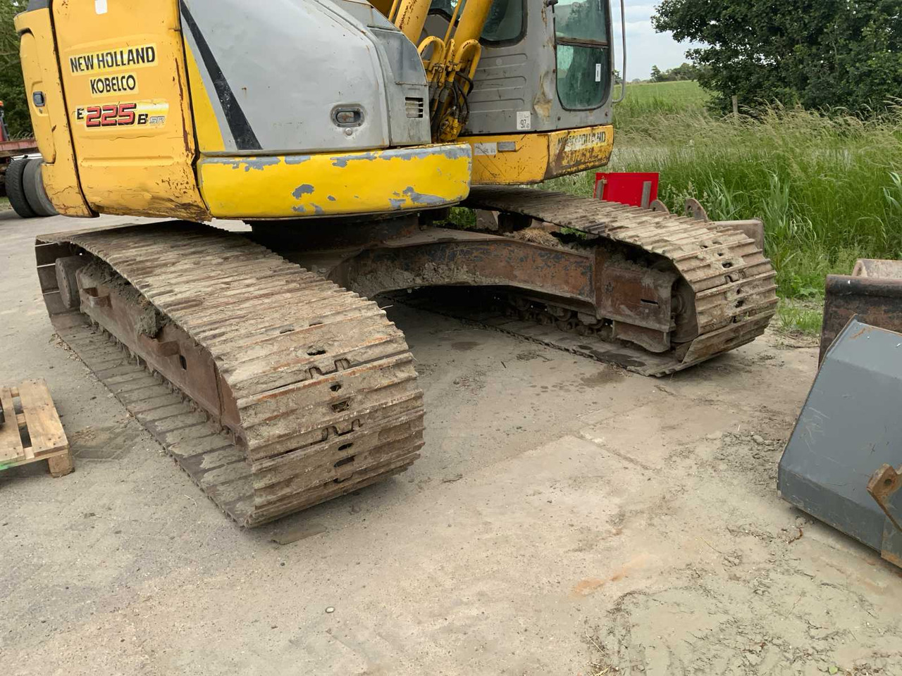New Holland / Kobelco E225BSR - Crawler excavator: picture 3 New Holland / Kobelco E225BSR - Crawler excavator: picture 3