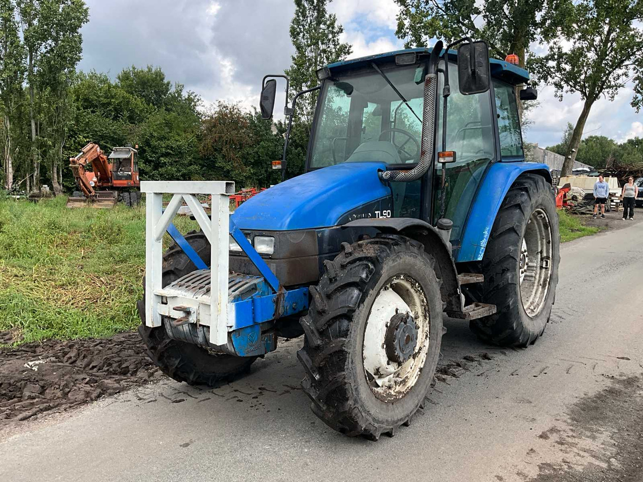New Holland TL90 - Farm tractor: picture 1 New Holland TL90 - Farm tractor: picture 1