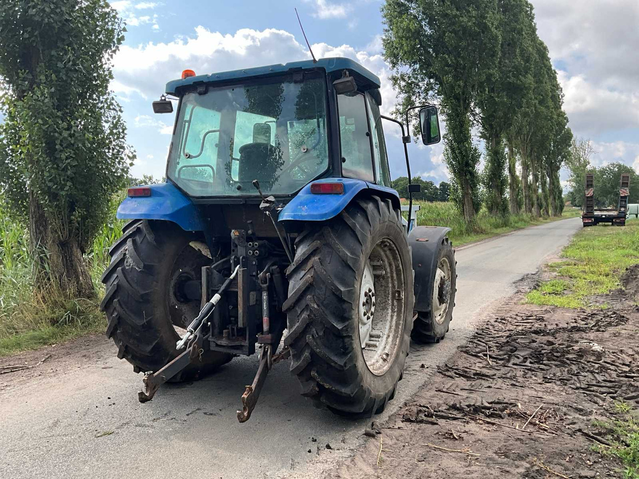 New Holland TL90 - Farm tractor: picture 5 New Holland TL90 - Farm tractor: picture 5