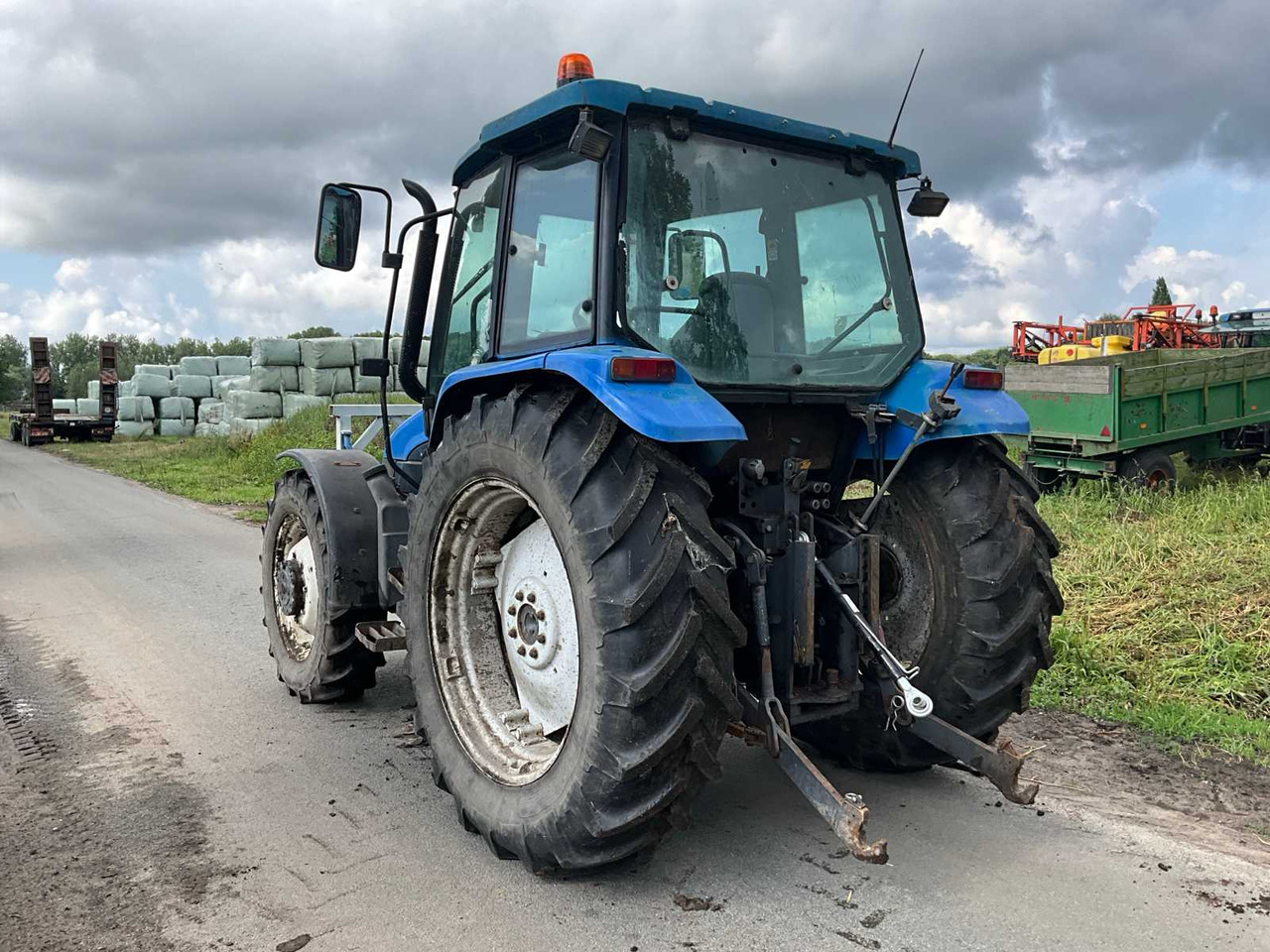 New Holland TL90 - Farm tractor: picture 3 New Holland TL90 - Farm tractor: picture 3
